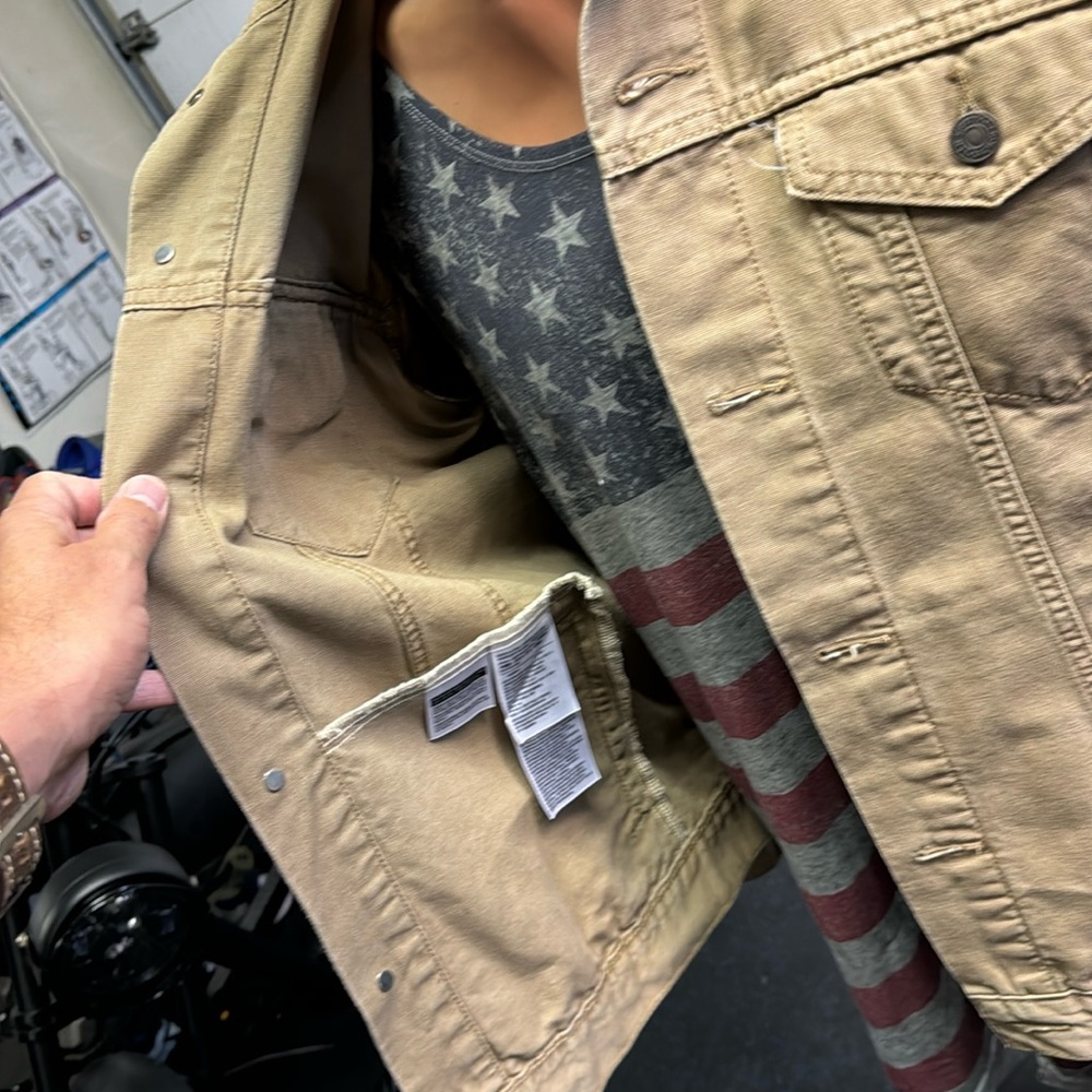 Levi’s tan denim jacket worn once only on a film shoot - great condition jacket - Picture 5 of 13